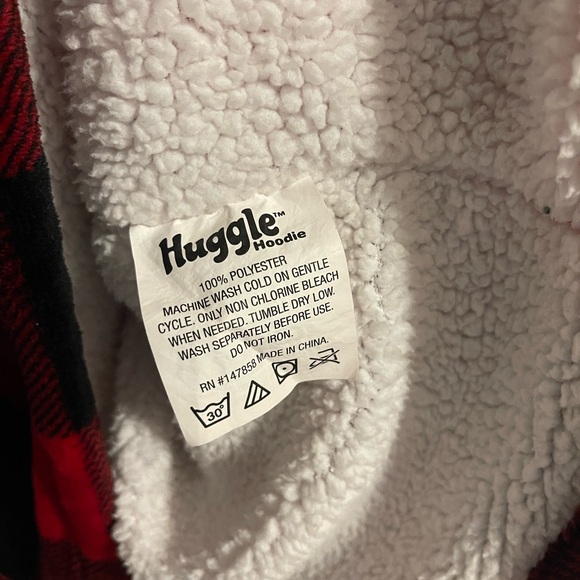 Huggle Hoodie Blanket Red & Black Plaid Sherpa-Lined Oversized Wearable Blanket - Picture 7 of 11